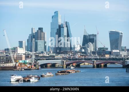 London, UK.  30 January 2023.  UK Weather - clear blue skies over the City of London's financial district. Credit: Stephen Chung / Alamy Live News Stock Photo