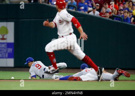 Photo: Cubs' Javier Baez misses a double play ball for an error in World  Series game 7 - CLE20161102223 