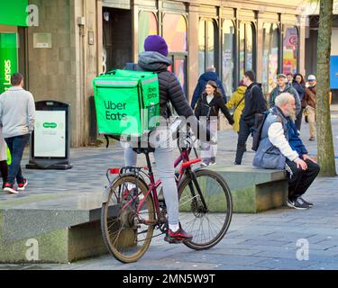 Glasgow, Scotland, UK 29tht January, 2023. UK Weather:   Cold and wet saw sunny style mile sauchiehall street as an uber eats delivery boy puts his feet up. Credit Gerard Ferry/Alamy Live News Stock Photo