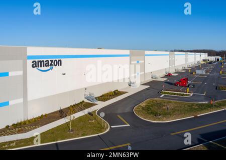 Aerial shot of Amazon logo on side of warehouse, Pennsylvania, USA Stock Photo