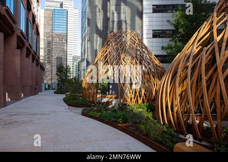 Looking down Triton Place towards Euston Tower. Osnaburgh Pavilion at Regents Place, London, United Kingdom. Architect: NEX, 2022. Stock Photo