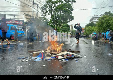 Malang, Indonesia. 29th Jan, 2023. Arema FC football fans staged a demonstration in front of the Arema FC club management office in Malang, Indonesia on Jan. 29, 2023. They demand responsibility from Arema FC for the Kanjuruhan tragedy that killed 135 people. (Photo by Moch Farabi Wardana/Pacific Press/Sipa USA) Credit: Sipa USA/Alamy Live News Stock Photo