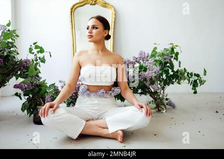 Overweight girl fat bra hi-res stock photography and images - Alamy