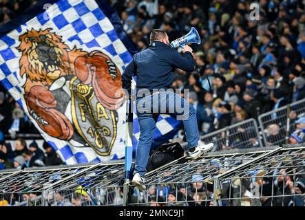 Munich, Germany. 30th Jan, 2023. Soccer: 3rd division, TSV 1860 Munich - Dynamo  Dresden, Matchday 20, Stadion an der Grünwalder Straße. Dresden players  cheer with the fans after the game. Credit: Sven