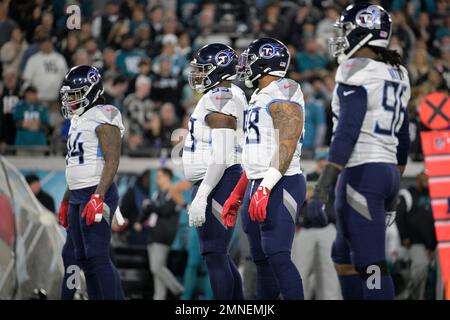 Tennessee Titans defensive end Mario Edwards Jr. (94) runs during