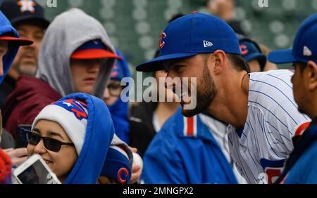 Kris Bryant of the Chicago Cubs poses for a photo with family during  Fotografía de noticias - Getty Images