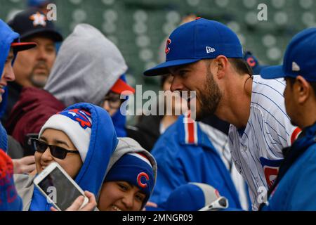 Kris Bryant of the Chicago Cubs poses for a photo with family during  Fotografía de noticias - Getty Images