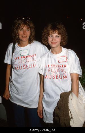 **FILE PHOTO** Cindy Williams Has Passed Away. Penny Marshall and Cindy Williams Circa 1980's Credit: Ralph Dominguez/MediaPunch Stock Photo