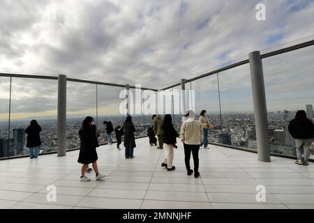 Tourist enjoying the views from the Shibuya Sky roof on top of the Scramble Square building in Shibuya, Tokyo, Japan. Stock Photo