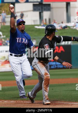 During a rundown, Chicago White Sox player Jerry Dybzinski (20