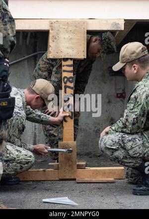 SAN FRANCISCO (Oct. 7, 2022) – Seaman Benjamin Sorenson, rear, assigned ...