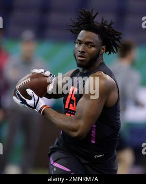 Oregon running back De'Anthony Thomas runs a drill at the NFL football  scouting combine in Indianapolis, Sunday, Feb. 23, 2014. (AP Photo/Nam Y.  Huh Stock Photo - Alamy