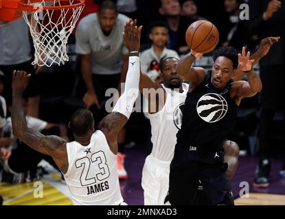 LOOK: Kevin Durant guarding LeBron James and other pictures from