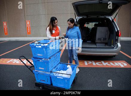 Grocery delivery, pickup expands at Whole Foods