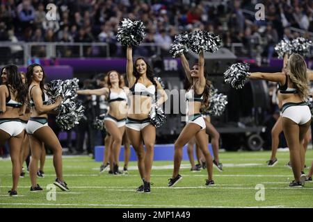 Philadelphia Eagles cheerleaders perform before an NFL football game,  Monday, Sept. 19, 2022, in Philadelphia. (AP Photo/Matt Rourke Stock Photo  - Alamy