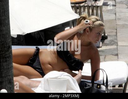 Alex Curran suns herself poolside at her luxury Miami Beach hotel while on vacation in Miami Beach, FL. 6/14/08. Stock Photo