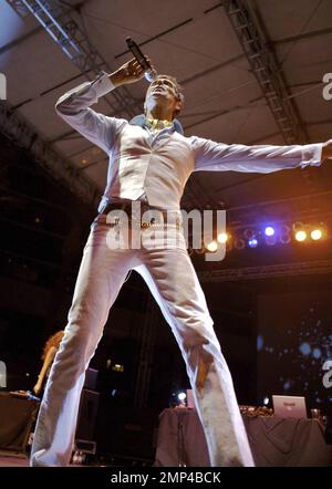 Perry Farrell rocks on stage with a bottle of wine and some special guests at the Red Rock Resort during the second Bottle Rock It event. In addition to the great live music, the event features a wine tasting charity auction with all proceeds benefiting the Las Vegas Springs Preserve. Las Vegas, NV.7/12/08. Stock Photo