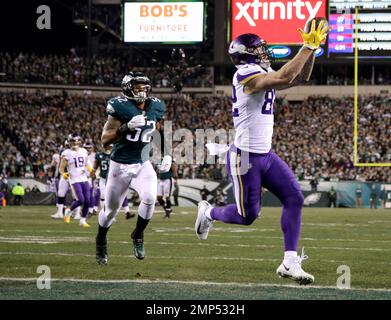 Minnesota Vikings' Kyle Rudolph catches the ball for a touchdown during the  International Series NFL match at Twickenham, London Stock Photo - Alamy