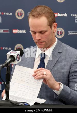 Former Minnesota Twins player Justin Morneau throws out the ceremonial  first pitch before Game 2 of an AL wild-card baseball playoff series  between the Twins and the Toronto Blue Jays Wednesday, Oct.