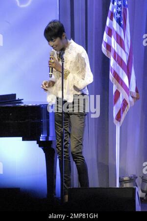 Natalie Cole performs at the African First Ladies Health Summit in Los Angeles, Ca. 4/21/09. Stock Photo