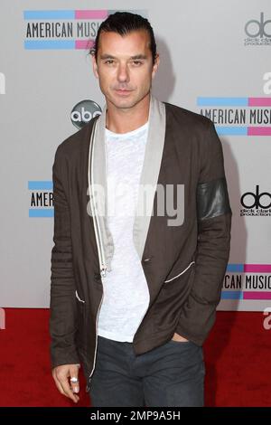 Gavin Rossdale keeps it casual on the red carpet at the 2010 American Music Awards at Nokia Theatre L.A. Live. Los Angeles, CA. 11/21/10. Stock Photo