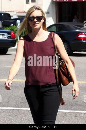 Actress Amy Smart leaves a nail salon after an appointment. Smart, well known for roles in 'Scrubs,' 'Robot Chicken' and 'Felicity,' currently has several projects due out later this year, including 'Dylan's Wake,' 'Columbus Circle,' 'Apartment 1303' and 'Vineyard Haven.' Los Angeles, CA. 9/9/10. Stock Photo