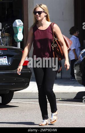 Actress Amy Smart leaves a nail salon after an appointment. Smart, well known for roles in 'Scrubs,' 'Robot Chicken' and 'Felicity,' currently has several projects due out later this year, including 'Dylan's Wake,' 'Columbus Circle,' 'Apartment 1303' and 'Vineyard Haven.' Los Angeles, CA. 9/9/10.   . Stock Photo