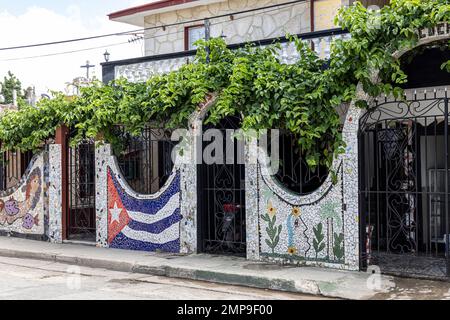 Tiled garden wall at Fusterlandia, Jaimanitas, Havana Stock Photo