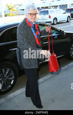 Angela Lansbury departs LAX. Los Angeles, CA. 29th January 2016. Stock Photo