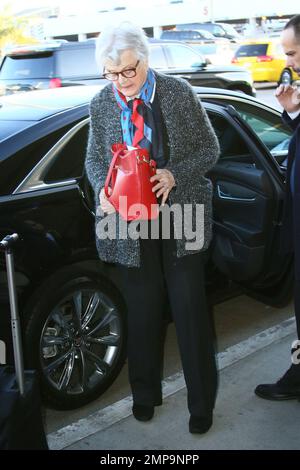 Angela Lansbury departs LAX. Los Angeles, CA. 29th January 2016. Stock Photo