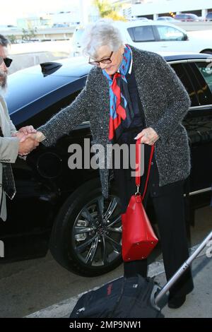 Angela Lansbury departs LAX. Los Angeles, CA. 29th January 2016. Stock Photo