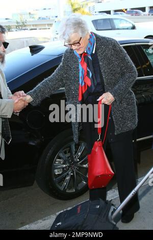 Angela Lansbury departs LAX. Los Angeles, CA. 29th January 2016. Stock Photo