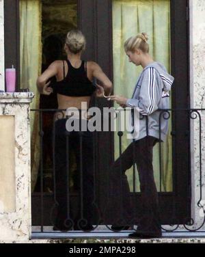 anna kournikova cigarette EXCLUSIVE!! Despite recent rumors of pregnancy, Anna Kournikova was spotted  on the balcony of her