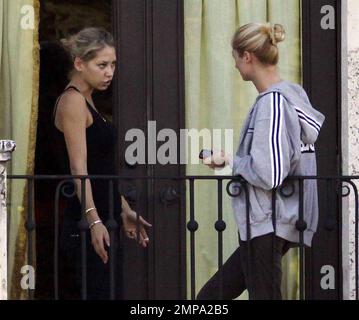 anna kournikova cigarette EXCLUSIVE!! Despite recent rumors of pregnancy, Anna Kournikova was spotted  on the balcony of her