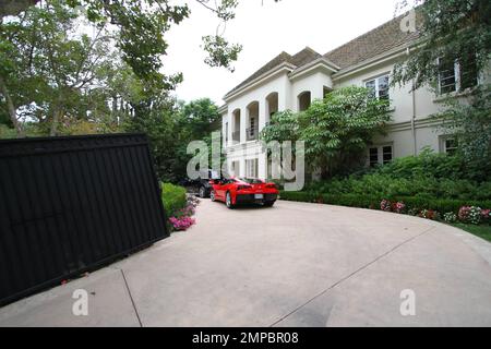 It’s been reported that rocker Avril Lavigne and husband Chad Kroeger have dished out $5.4 million dollars for this sprawling 7,888 square foot, French-style mansion in Los Angeles. According to reports, the couple, who tied the knot in the South of France in July of 2013, purchased the beautiful home that boasts 6 bedrooms, 7 1/2 bathrooms and sits on half an acre of land in Sherman Oaks as they make their move from Canada to L.A. The gorgeous estate also features a dramatic bridal staircase, vaulted ceilings, hand-carved fireplaces, a gourmet eat-in kitchen with 3 dishwashers, a gym, four Ju Stock Photo