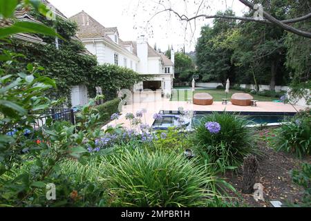 It’s been reported that rocker Avril Lavigne and husband Chad Kroeger have dished out $5.4 million dollars for this sprawling 7,888 square foot, French-style mansion in Los Angeles. According to reports, the couple, who tied the knot in the South of France in July of 2013, purchased the beautiful home that boasts 6 bedrooms, 7 1/2 bathrooms and sits on half an acre of land in Sherman Oaks as they make their move from Canada to L.A. The gorgeous estate also features a dramatic bridal staircase, vaulted ceilings, hand-carved fireplaces, a gourmet eat-in kitchen with 3 dishwashers, a gym, four Ju Stock Photo