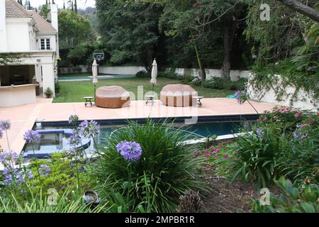 It’s been reported that rocker Avril Lavigne and husband Chad Kroeger have dished out $5.4 million dollars for this sprawling 7,888 square foot, French-style mansion in Los Angeles. According to reports, the couple, who tied the knot in the South of France in July of 2013, purchased the beautiful home that boasts 6 bedrooms, 7 1/2 bathrooms and sits on half an acre of land in Sherman Oaks as they make their move from Canada to L.A. The gorgeous estate also features a dramatic bridal staircase, vaulted ceilings, hand-carved fireplaces, a gourmet eat-in kitchen with 3 dishwashers, a gym, four Ju Stock Photo