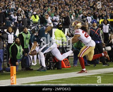 San Francisco 49ers safety Talanoa Hufanga, left, poses for photos