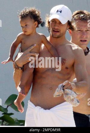 Halle Berry, Gabriel Aubry and their young daughter Nahla spend the afternoon at the pool. Miami, Fl. 7/7/09.     . Stock Photo