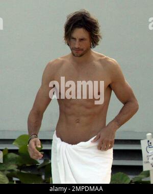 Halle Berry, Gabriel Aubry and their young daughter Nahla spend the afternoon at the pool. Miami, Fl. 7/7/09.     . Stock Photo