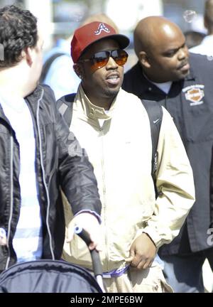 EXCLUSIVE!! Outkast rapper Big Boi arrives in London after a journey on ...