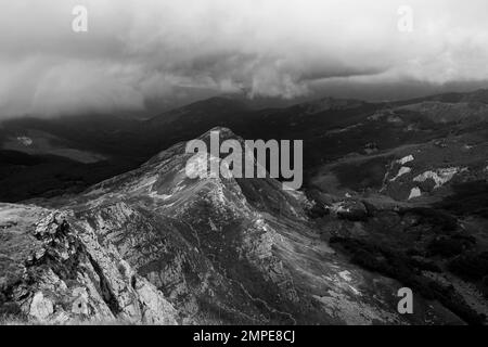 appennino tosco emiliano veduta dal monte rondinaio Stock Photo