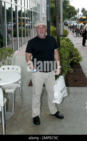 Exclusive!! Aging crooner Billy Joel hits Lincoln Rd on Miami Beach with his shopping, 2/15/07 All Stock Photo