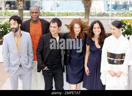 Don McKellar, Danny Glover, Gael Garcia Bernal, Julianne Moore, Alice Braga and Yoshino Kimura attend the photocall for the film 'Blindness' at the Cannes Film Festival. Cannes, France. 5/14/08. Stock Photo