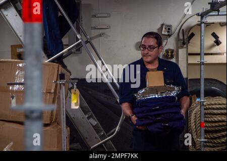 221013-N-JU916-1015 NORFOLK, Va. (Oct. 13, 2022) Electrician’s Mate ...