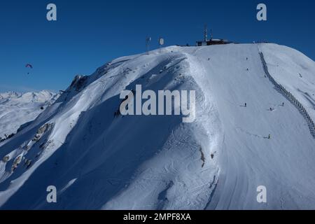Michael Bunel / Le Pictorium -  Skiing in the Alps -  5/1/2016  -  Savoie / France / La plagne  -  ski holiday illustration. 23 January 2023. La plagn Stock Photo