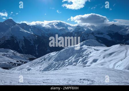 Michael Bunel / Le Pictorium -  Skiing in the Alps -  3/1/2016  -  Savoie / France / La plagne  -  ski holiday illustration. 23 January 2023. La plagn Stock Photo