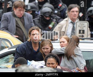 Brad Pitt on set during the filming of his movie ' World War Z' where Glasgow has been turned into Philadelphia. Glasgow, UK 24th August 2011 Stock Photo