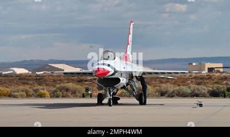 The United States Air Force Air Demonstration Squadron, known as the Thunderbirds, perform during the Aerospace Valley Air Show at Edwards Air Force Base, California, Oct. 15, 2022. The show was held on the 75th anniversary of the first supersonic flight, which was achieved at Edwards back in 1947. Stock Photo