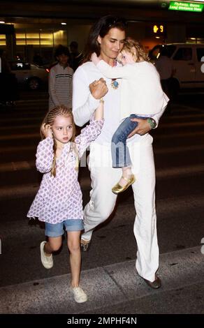 Brooke Shields Arrives At LAX With Her Two Adorable Daughters Rowan And ...